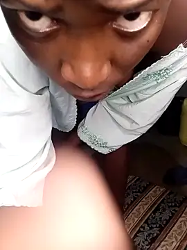 Snapshot of pretty_prickle chatting on 11-21-25, 04:44 pretty prickle online show from 11-21-25, 04:44