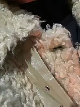 Laura8910 online show from 01-31-25, 08:01