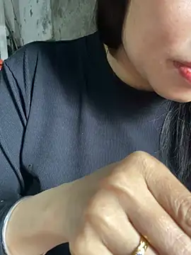 Laura8910 online show from 03-11-25, 05:16