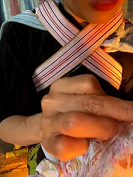 Laura8910 online show from 10-27-25, 09:57