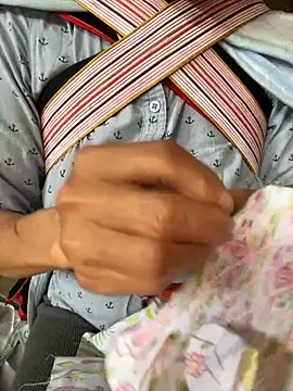 Laura8910 online show from 10-28-25, 01:42