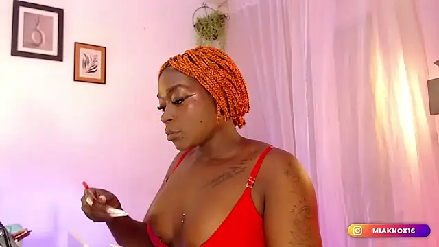 MiaKnox online show from 12-26-24, 10:37