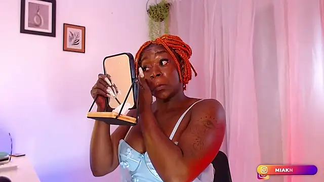 MiaKnox online show from 12-26-24, 11:03