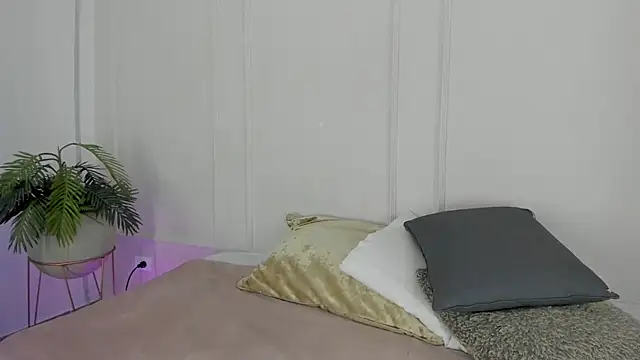 Snapshot of Mariapettit chatting on 02-05-26, 11:37 Mariapettit online show from 02-05-26, 11:37