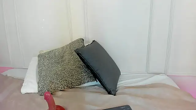 Snapshot of Mariapettit chatting on 02-26-26, 12:04 Mariapettit online show from 02-26-26, 12:04