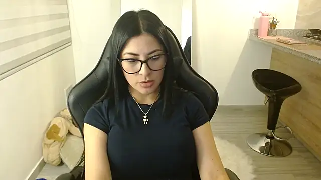 Charlotte cute18 online show from 12-18-25, 03:12