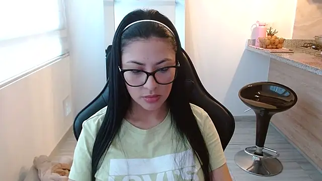 Charlotte cute18 online show from 01-15-26, 10:24