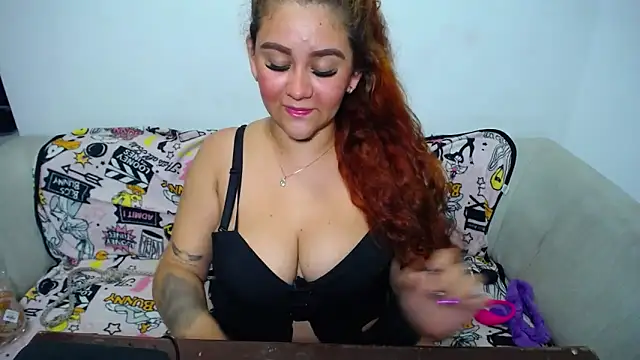 Snapshot of loly_bigbooty4u chatting on 01-19-25, 04:01 loly bigbooty4u online show from 01-19-25, 04:01