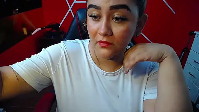 Snapshot of loly_bigbooty4u chatting on 11-23-25, 06:13 loly bigbooty4u online show from 11-23-25, 06:13