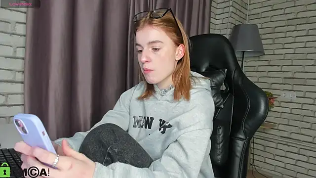 Stacey Brown online show from 02-12-26, 01:22