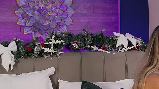 LoraDevine online show from 12-15-25, 08:35