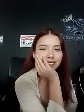 Snapshot of MarielQueenx chatting on 12-18-24, 04:49 MarielQueenx online show from 12-18-24, 04:49