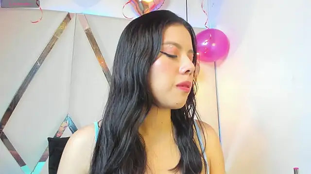 Snapshot of MarielQueenx chatting on 01-08-25, 05:27 MarielQueenx online show from 01-08-25, 05:27