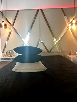 Snapshot of MarielQueenx chatting on 10-02-25, 04:41 MarielQueenx online show from 10-02-25, 04:41