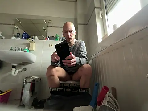 Snapshot of Germankink chatting on 01-21-25, 11:35 Germankink online show from 01-21-25, 11:35