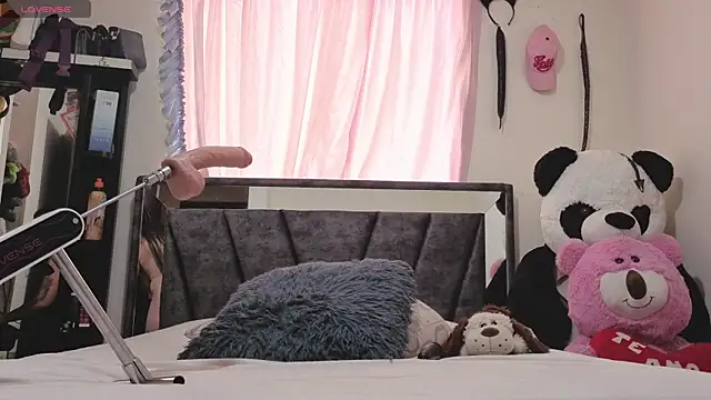 Hotsamantamature online show from 10-18-25, 06:30