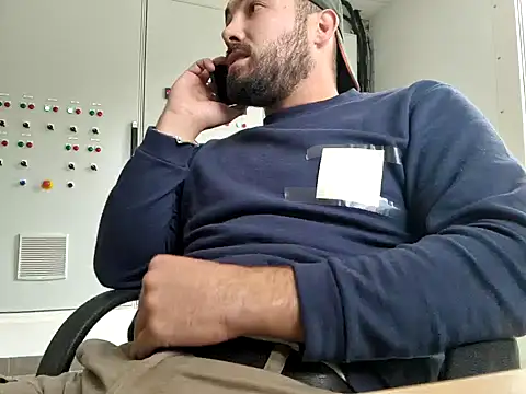 Snapshot of Leonormaldick chatting on 11-12-25, 11:10 Leonormaldick online show from 11-12-25, 11:10