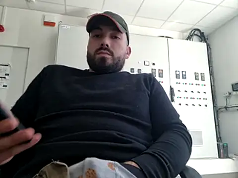 Snapshot of Leonormaldick chatting on 02-17-26, 12:01 Leonormaldick online show from 02-17-26, 12:01