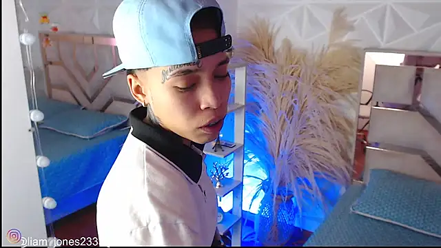 Jonesliam23 online show from 11-24-25, 07:24