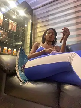 Snapshot of adaraSmiith chatting on 12-17-24, 11:17 adaraSmiith online show from 12-17-24, 11:17