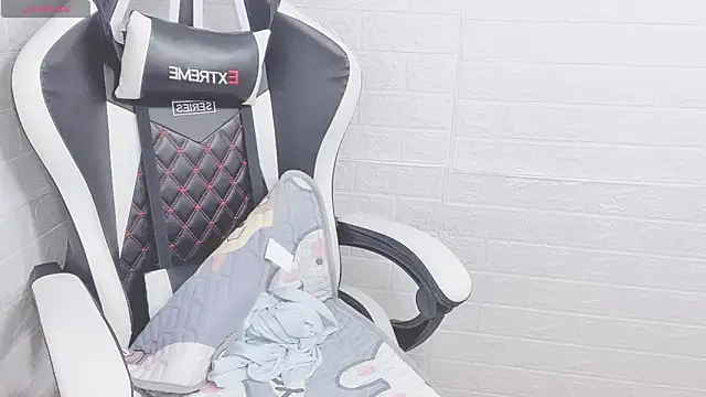 Snapshot of JessicaKale chatting on 02-22-25, 01:44 JessicaKale online show from 02-22-25, 01:44