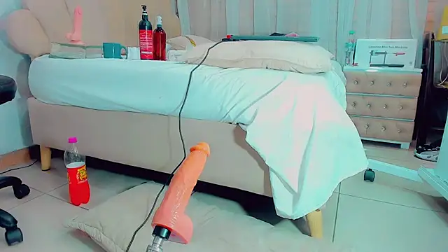 EmilyySaenz online show from 01-31-25, 01:02