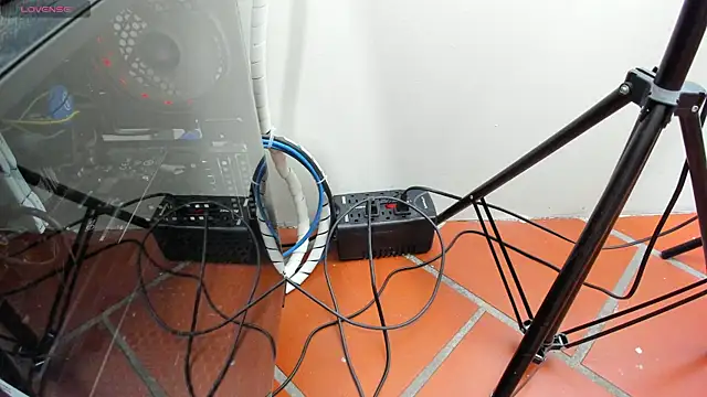 tossetrech online show from 12-17-25, 03:01