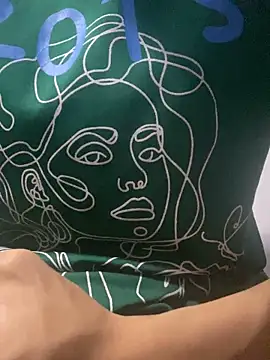 Snapshot of Vuvanne7 chatting on 09-24-25, 12:19 Vuvanne7 online show from 09-24-25, 12:19