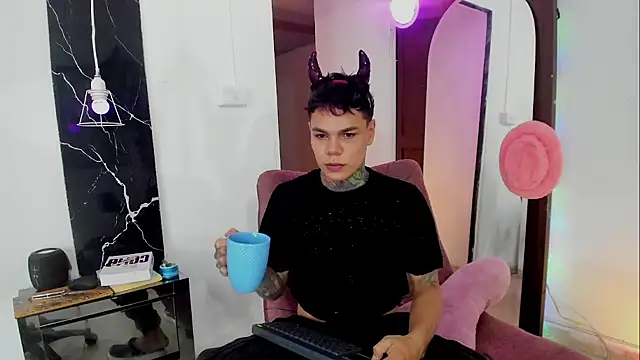 Jordyrodriiguez online show from 10-31-25, 10:22