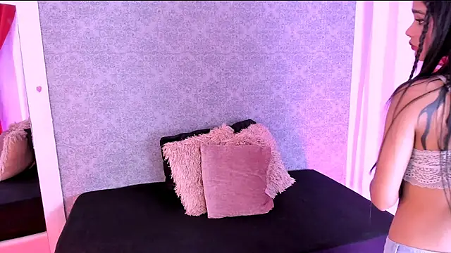 Snapshot of CatrinaRossi chatting on 12-20-24, 08:01 CatrinaRossi online show from 12-20-24, 08:01