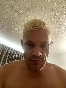 Snapshot of FrankieKentucky chatting on 11-10-25, 04:17 FrankieKentucky online show from 11-10-25, 04:17