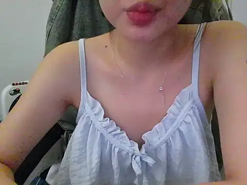 Yin-girl online show from 10-11-25, 11:36