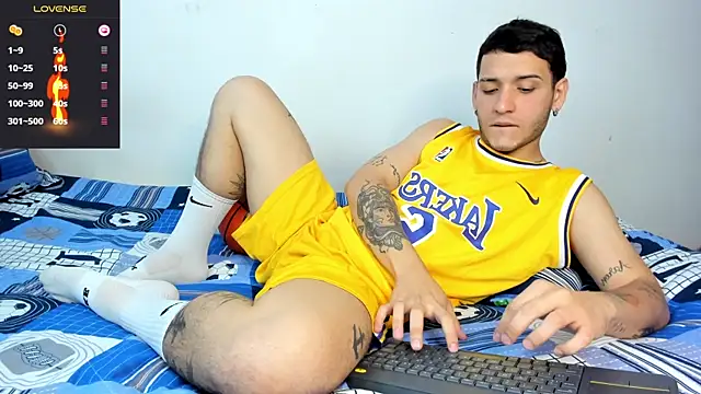 Noha white online show from 12-15-24, 04:59