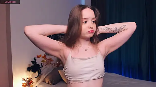 Snapshot of RenetTolken chatting on 10-30-25, 09:22 RenetTolken online show from 10-30-25, 09:22