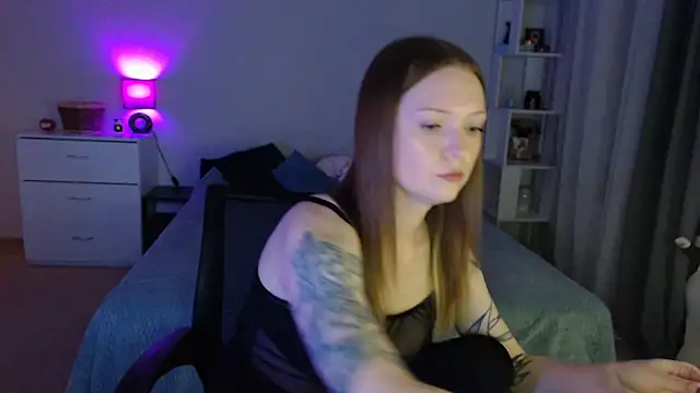 Snapshot of Allaria chatting on 11-05-25, 05:24 Allaria online show from 11-05-25, 05:24