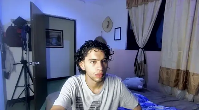 Snapshot of sweet_tippot chatting on 03-15-25, 03:18 sweet tippot online show from 03-15-25, 03:18