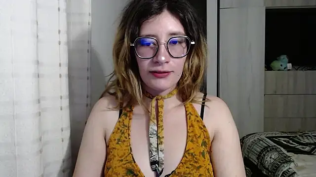 Snapshot of mariana124- chatting on 12-09-24, 03:33 mariana124- online show from 12-09-24, 03:33