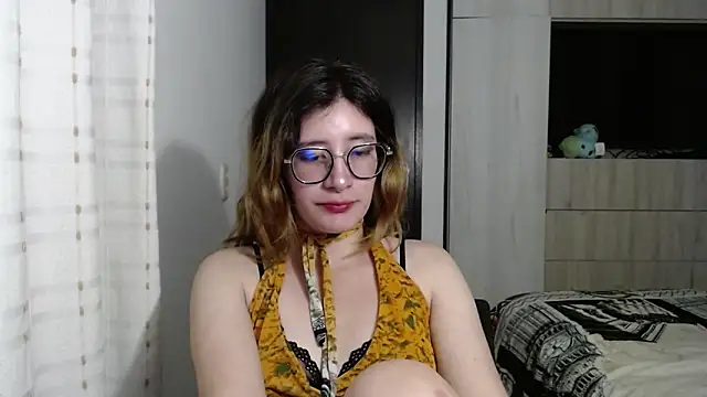 Snapshot of mariana124- chatting on 12-09-24, 06:46 mariana124- online show from 12-09-24, 06:46