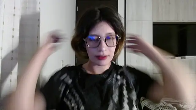 Snapshot of mariana124- chatting on 12-30-24, 07:42 mariana124- online show from 12-30-24, 07:42