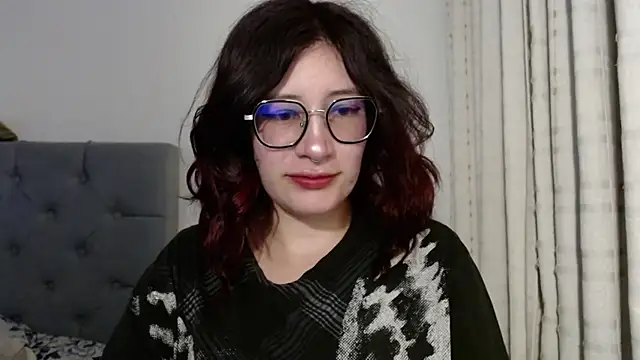 Snapshot of mariana124- chatting on 01-02-25, 03:15 mariana124- online show from 01-02-25, 03:15