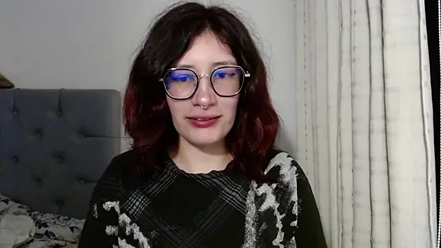 Snapshot of mariana124- chatting on 01-02-25, 06:18 mariana124- online show from 01-02-25, 06:18