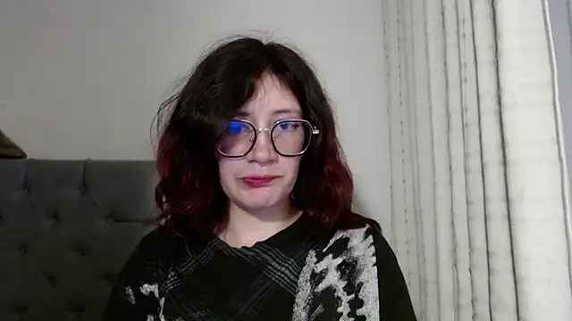 Snapshot of mariana124- chatting on 01-02-25, 11:31 mariana124- online show from 01-02-25, 11:31