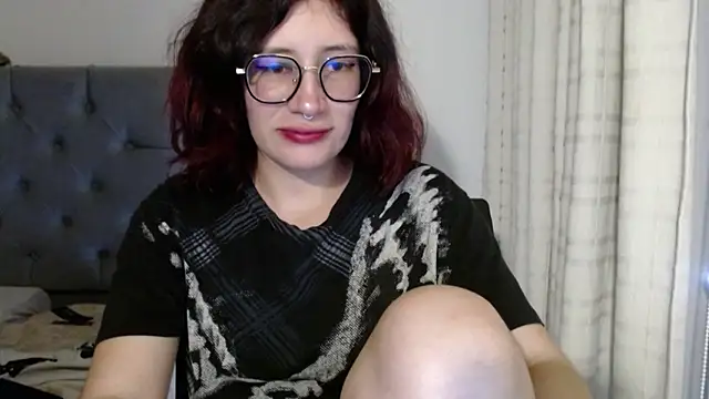 Snapshot of mariana124- chatting on 01-02-25, 02:35 mariana124- online show from 01-02-25, 02:35