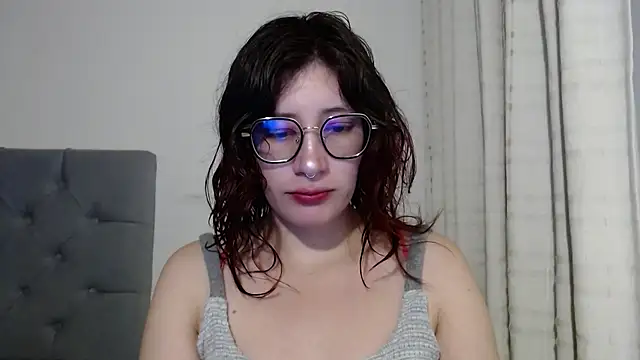 Snapshot of mariana124- chatting on 01-04-25, 07:02 mariana124- online show from 01-04-25, 07:02