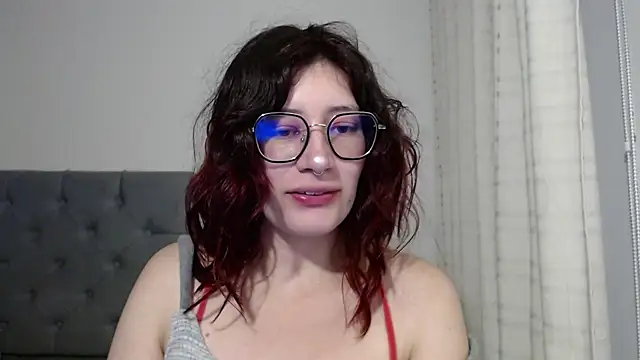 Snapshot of mariana124- chatting on 01-04-25, 10:13 mariana124- online show from 01-04-25, 10:13