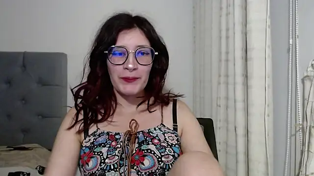 Snapshot of mariana124- chatting on 01-06-25, 06:52 mariana124- online show from 01-06-25, 06:52