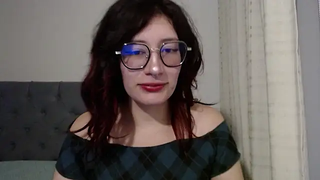 Snapshot of mariana124- chatting on 01-09-25, 05:11 mariana124- online show from 01-09-25, 05:11