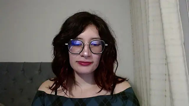 Snapshot of mariana124- chatting on 01-09-25, 11:13 mariana124- online show from 01-09-25, 11:13