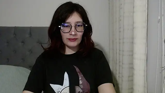 Snapshot of mariana124- chatting on 01-21-25, 10:30 mariana124- online show from 01-21-25, 10:30