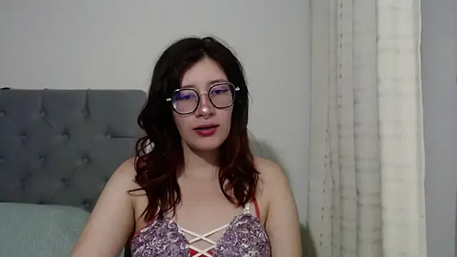 Snapshot of mariana124- chatting on 01-31-25, 02:39 mariana124- online show from 01-31-25, 02:39
